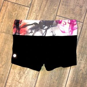 Lululemon 🍋 boogie shorts size 6